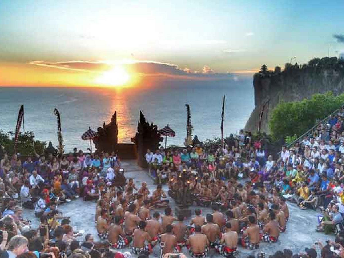 Uluwatu Kecak Dance and Jimbaran Dinner Tour