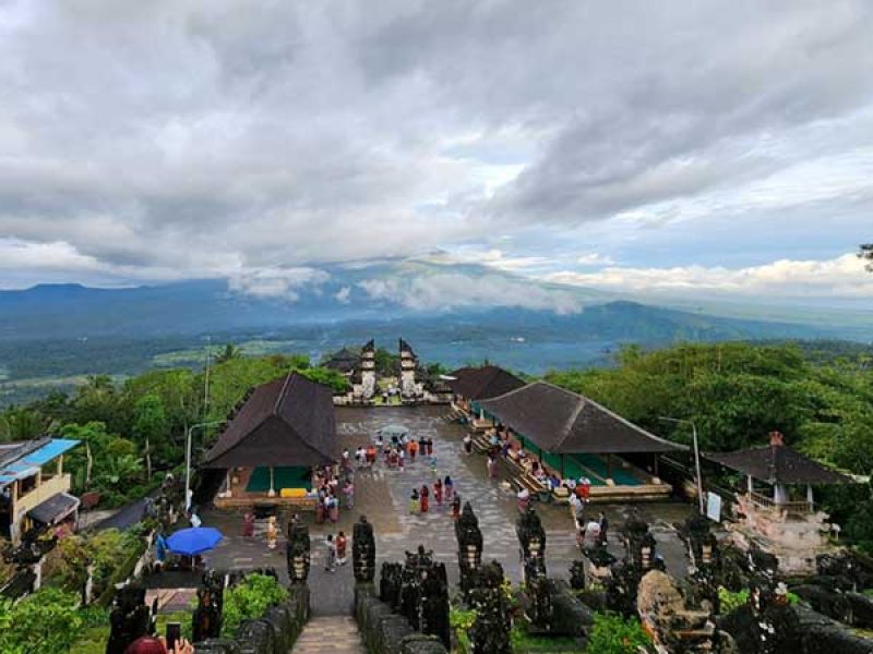 Lempuyang Temple gate of heaven