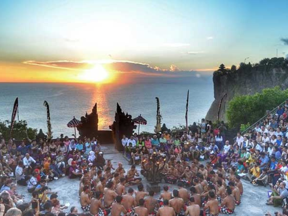 Uluwatu Kecak Dance Tour With Seafood Dinner