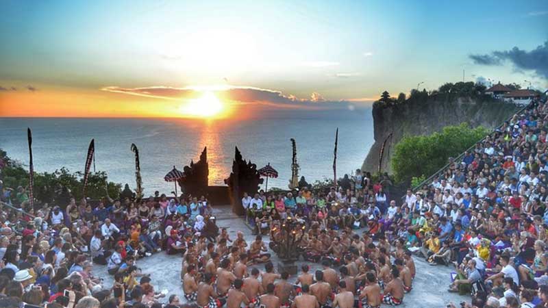 Uluwatu Kecak Dance Tour With Seafood Dinner